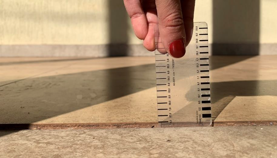 Piso com diferença de assentamento por causa do vazamento Piso com diferença de assentamento por causa do vazamento